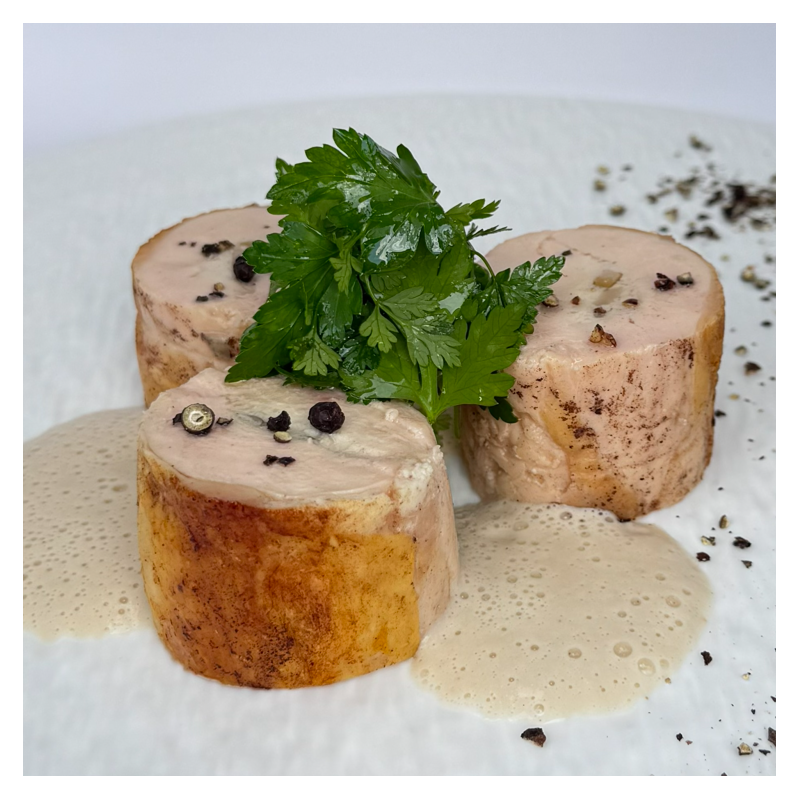 Suprême de volaille jaune de Normandie farci aux champignons & châtaignes, sauce suprême
